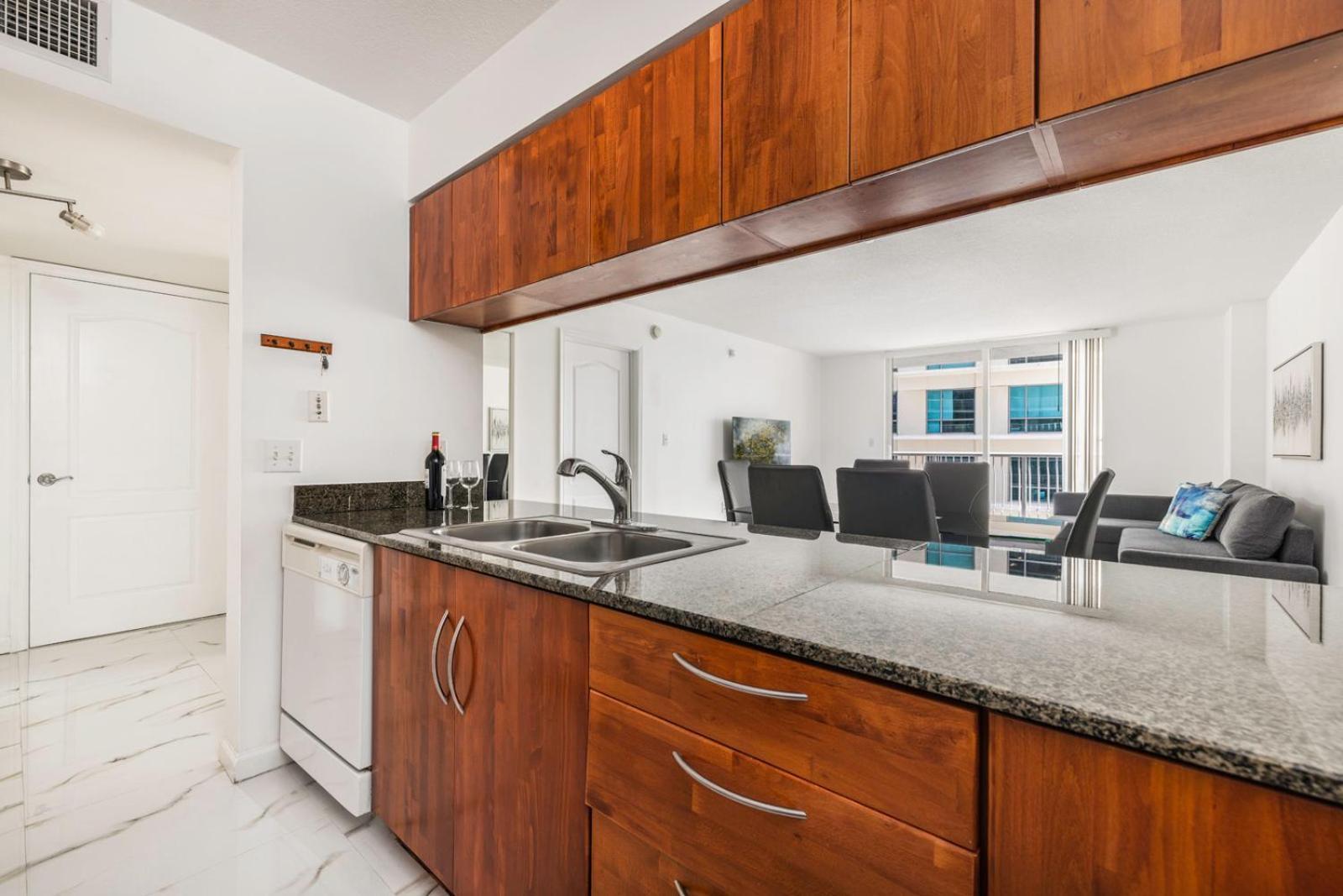 1bd With Free Parking And Amazing View Apartment *