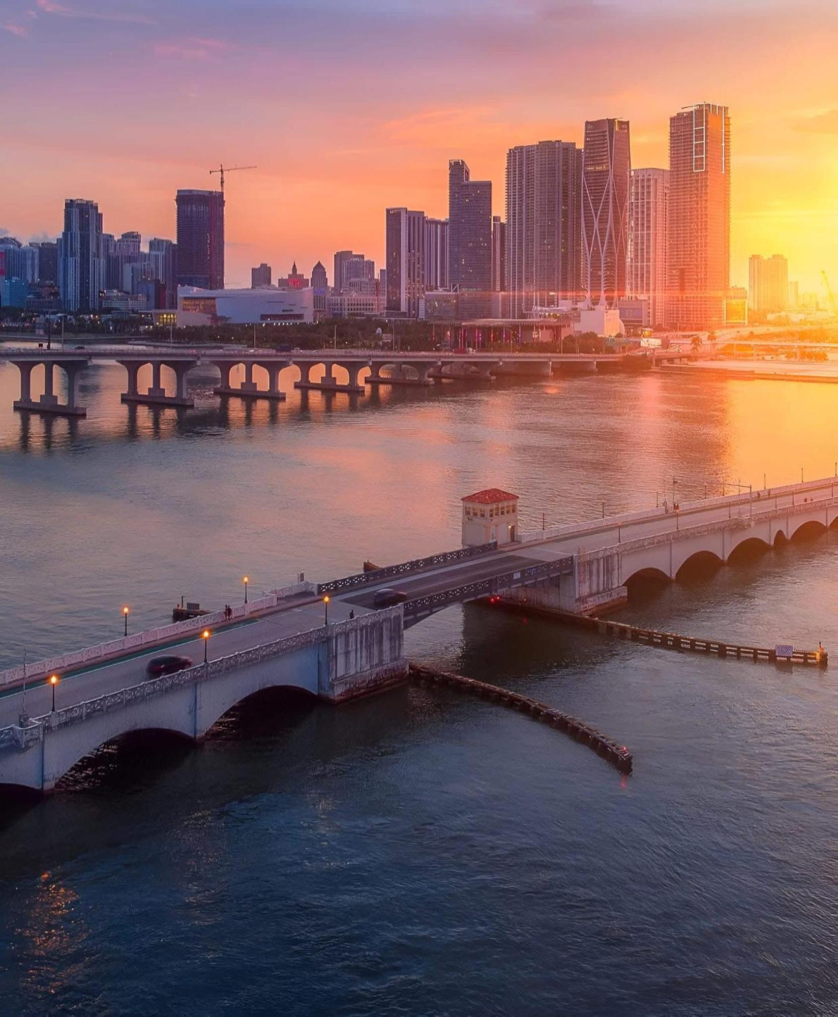 Rare Corner Unit Private Terrace & Sunset Views * Miami