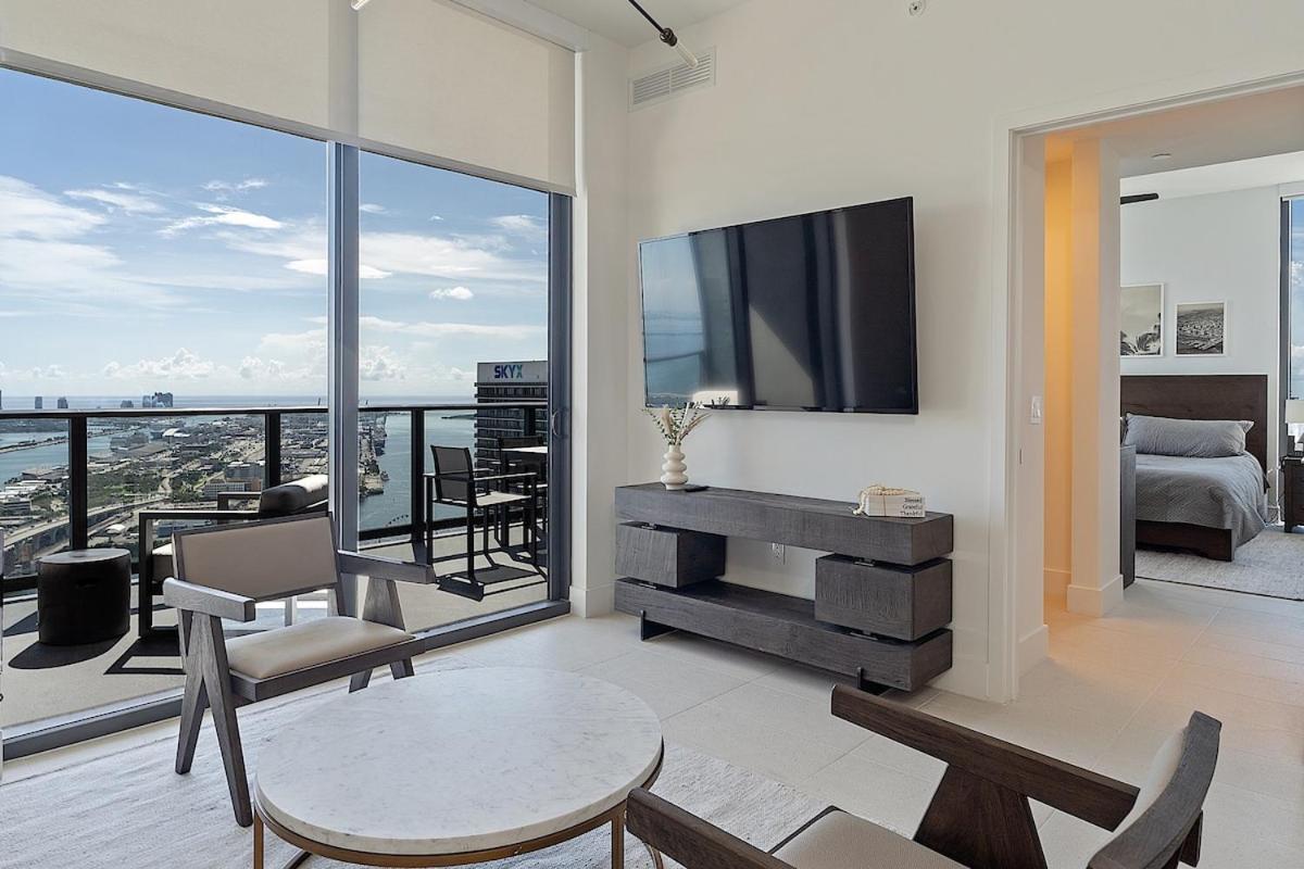 Lux 3bd Penthouse Line, Water And View Apartment