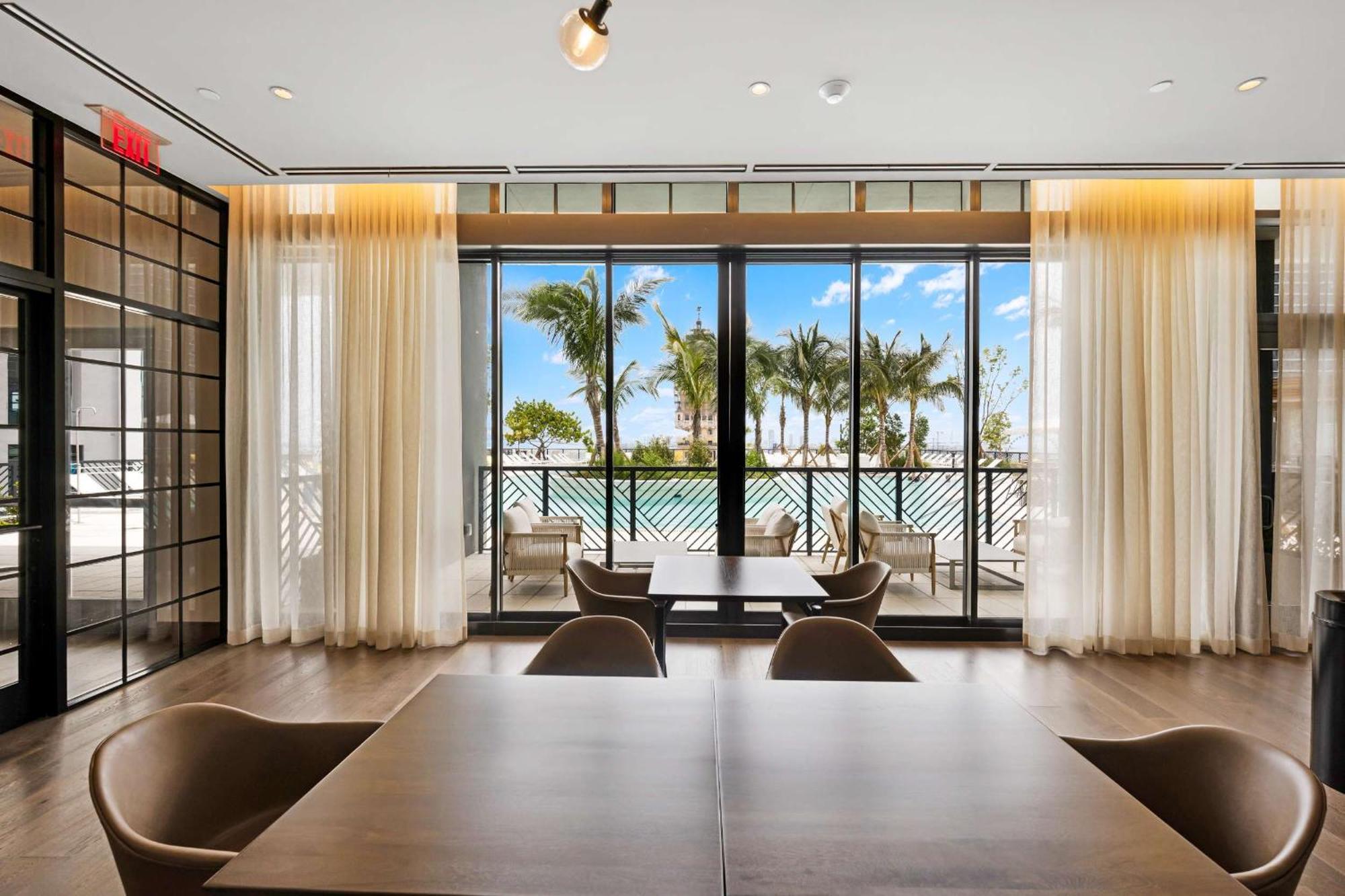 Apartment Upscale 3br Escape With Downtown & Water Views Miami