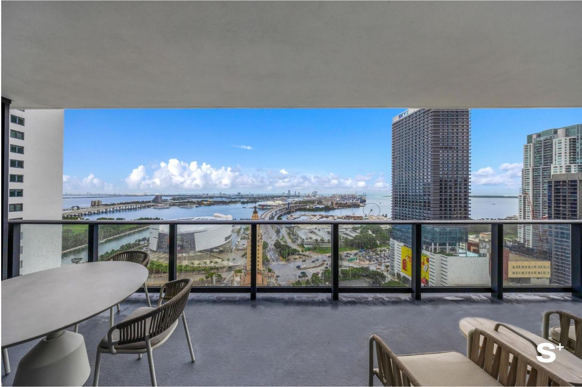 Upscale 3br Escape With Downtown & Water Views * Miami