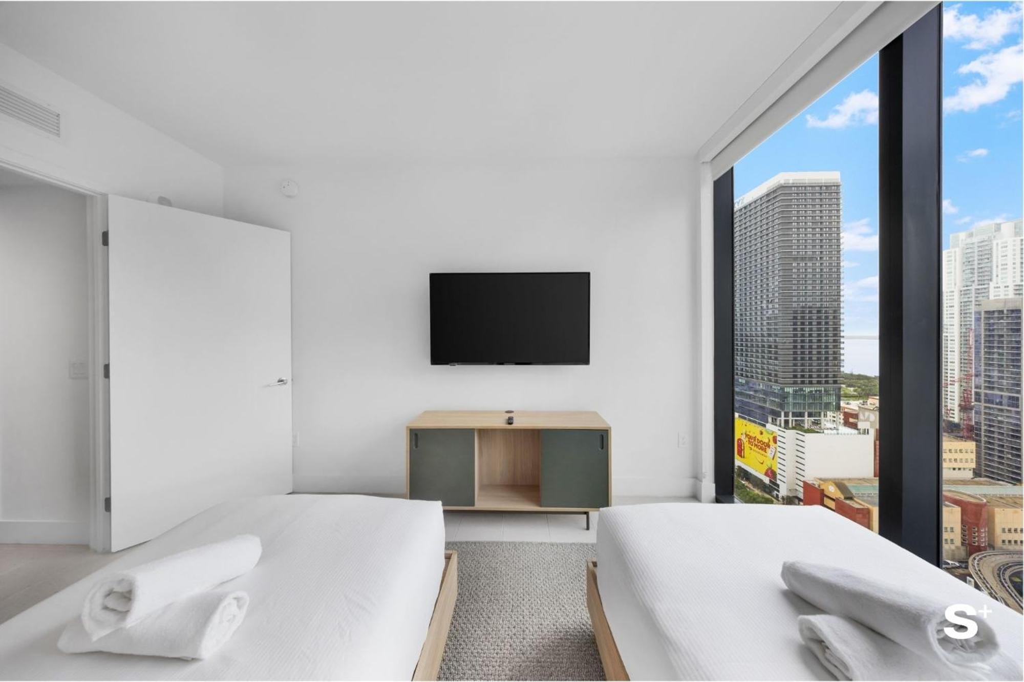 Upscale 3br Escape With Downtown & Water Views Apartment Miami
