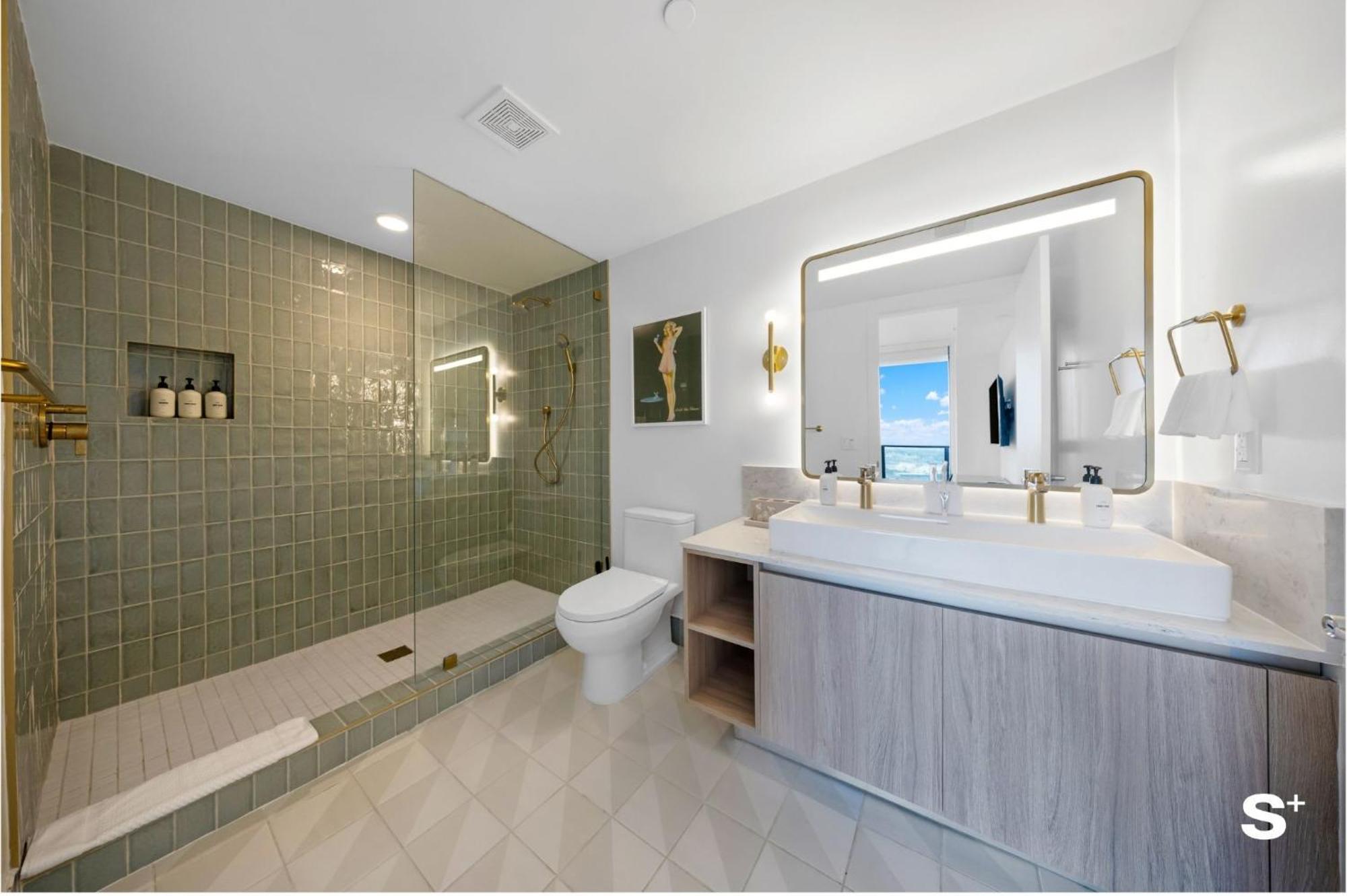 Upscale 3br Escape With Downtown & Water Views Apartment Miami
