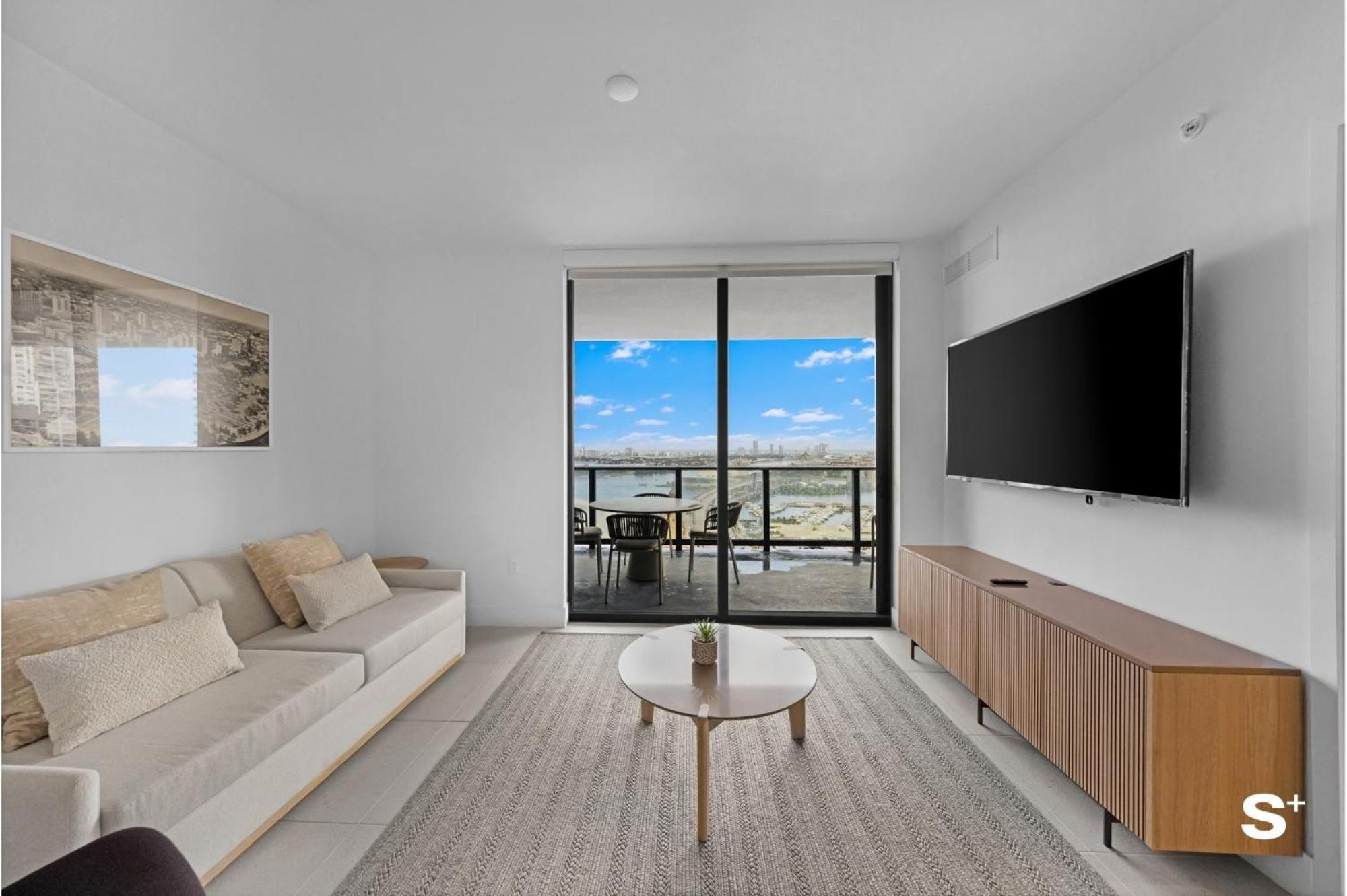 Upscale 3br Escape With Downtown & Water Views Apartment Miami