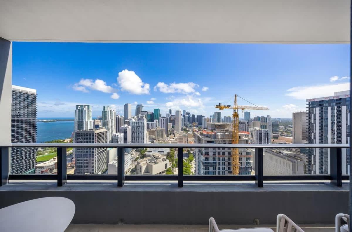 Upscale 3br Escape With Downtown & Water Views Apartment *