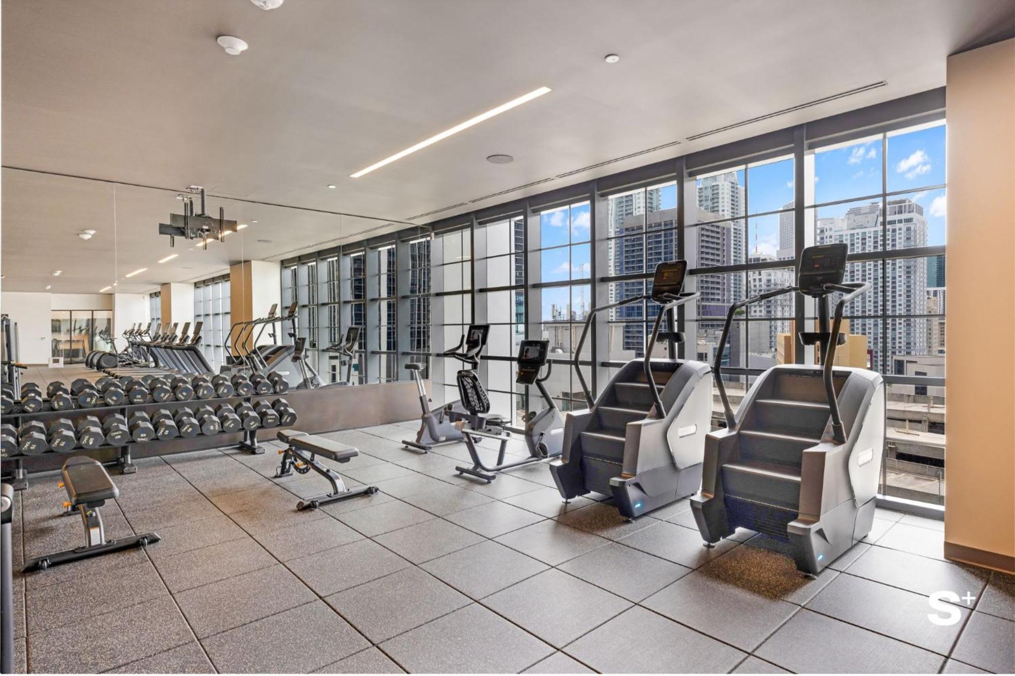 Apartment Skyline Escape Sleek 1br With Downtown Charm