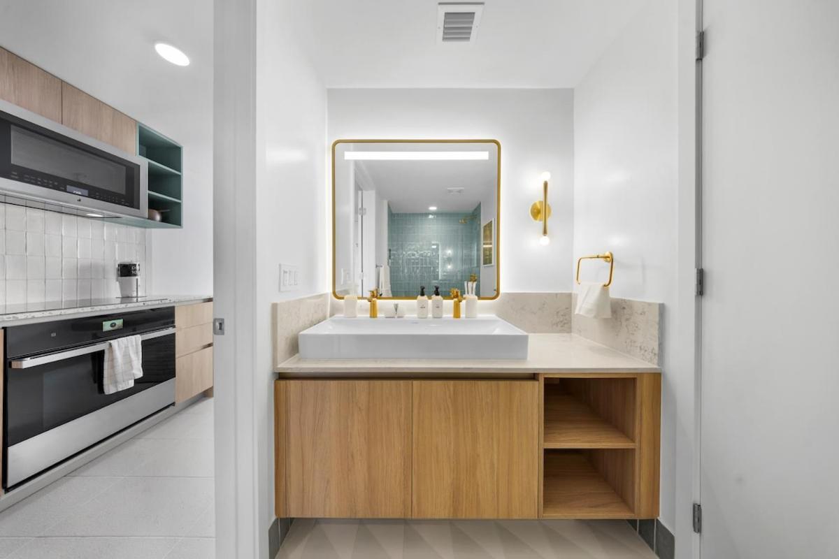 Skyline Escape Sleek 1br With Downtown Charm Miami