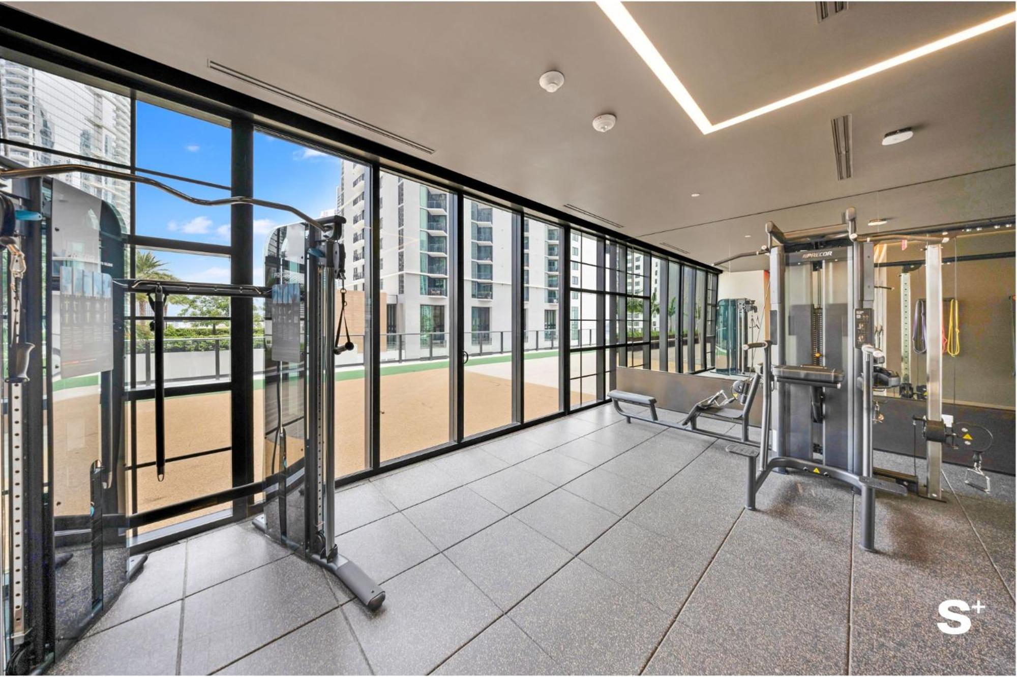 Skyline Escape Sleek 1br With Downtown Charm Apartment