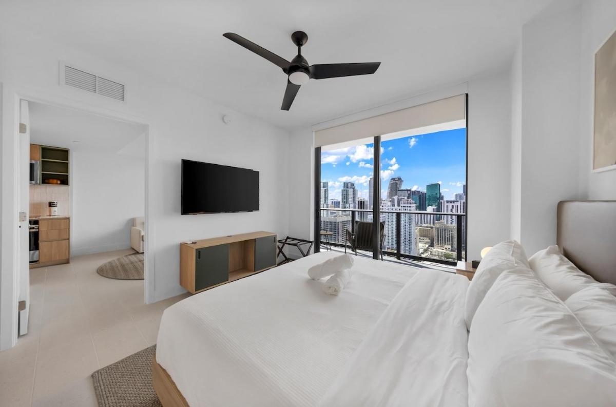 Skyline Escape Sleek 1br With Downtown Charm
