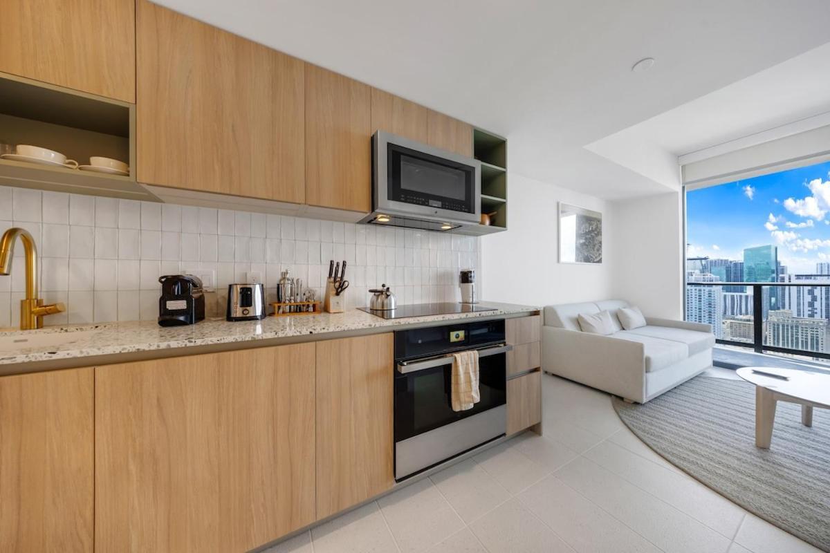 Skyline Escape Sleek 1br With Downtown Charm Apartment