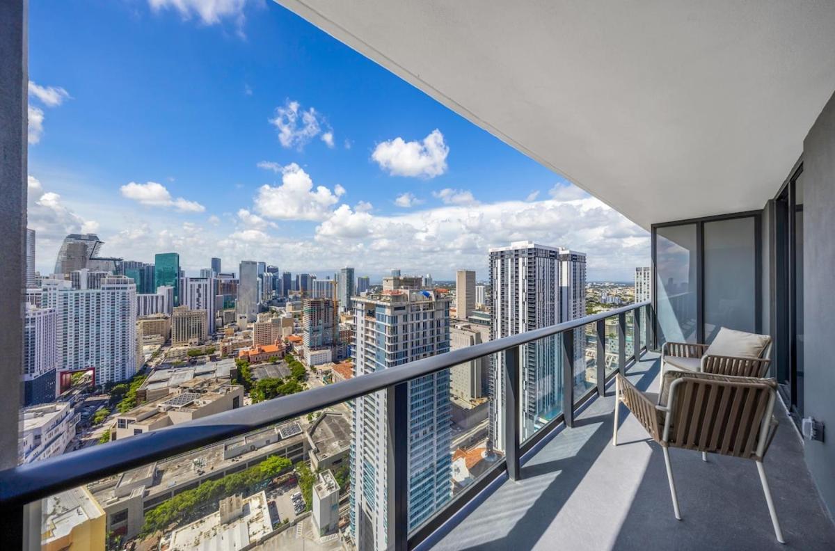Skyline Escape Sleek 1br With Downtown Charm