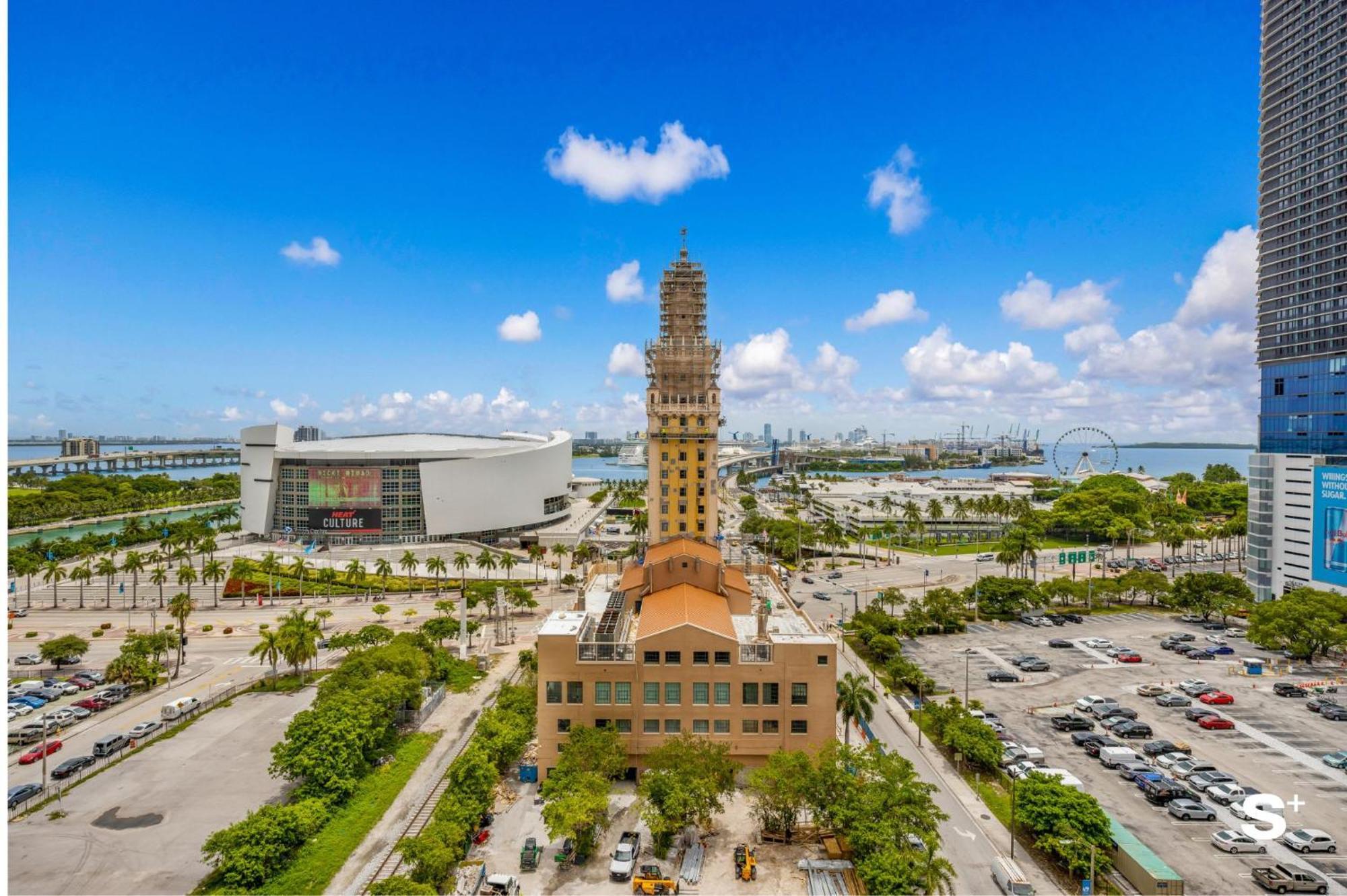 Apartment Skyline Escape Sleek 1br With Downtown Charm *