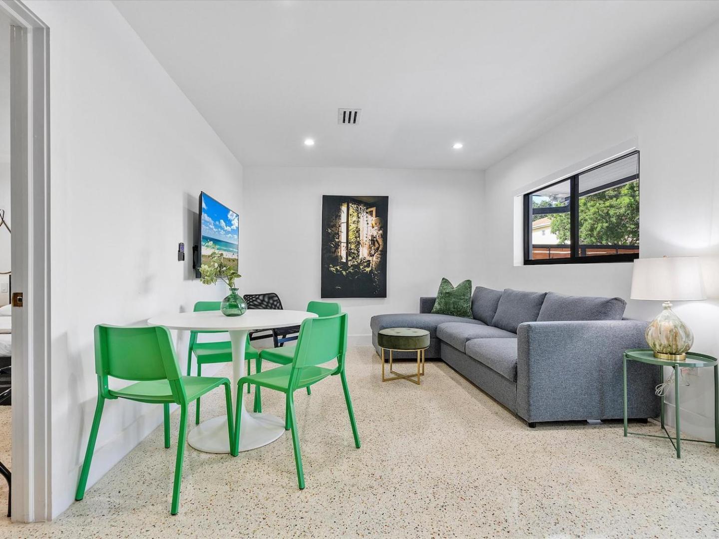 Apartment Heart Of W Pool & Close To Miami