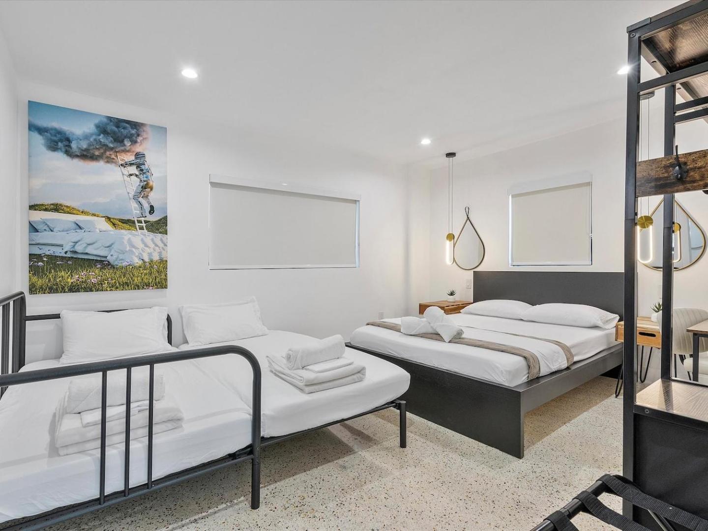 Apartment Heart Of W Pool & Close To *