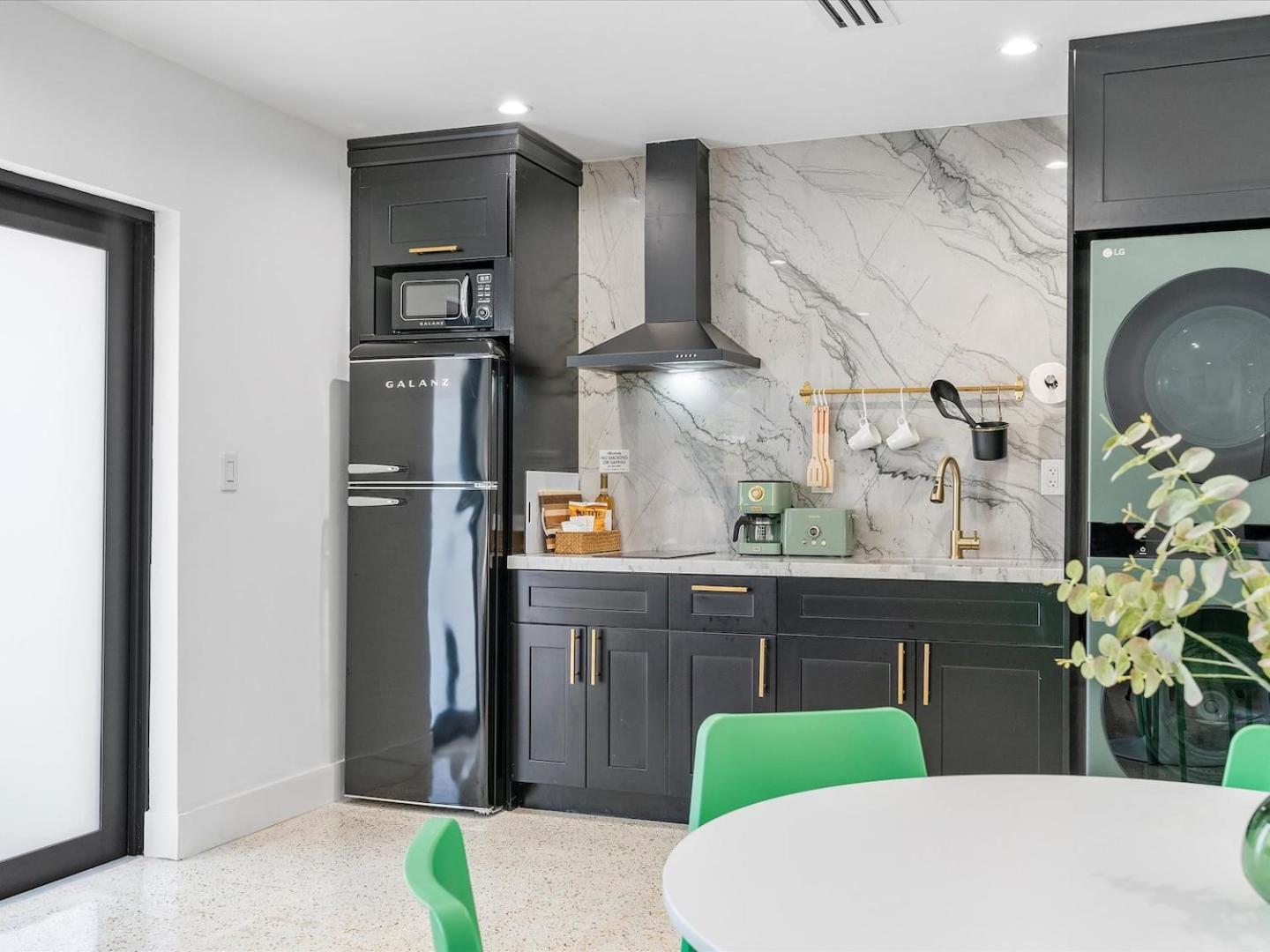 Apartment Heart Of W Pool & Close To