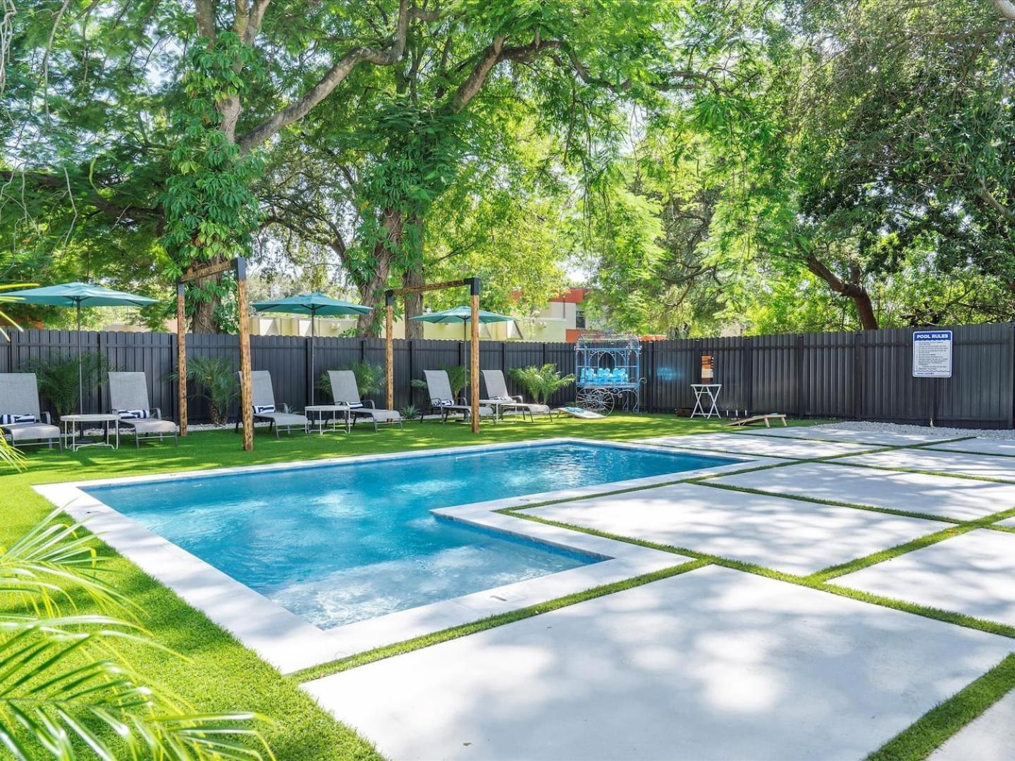 Heart Of W Pool & Close To