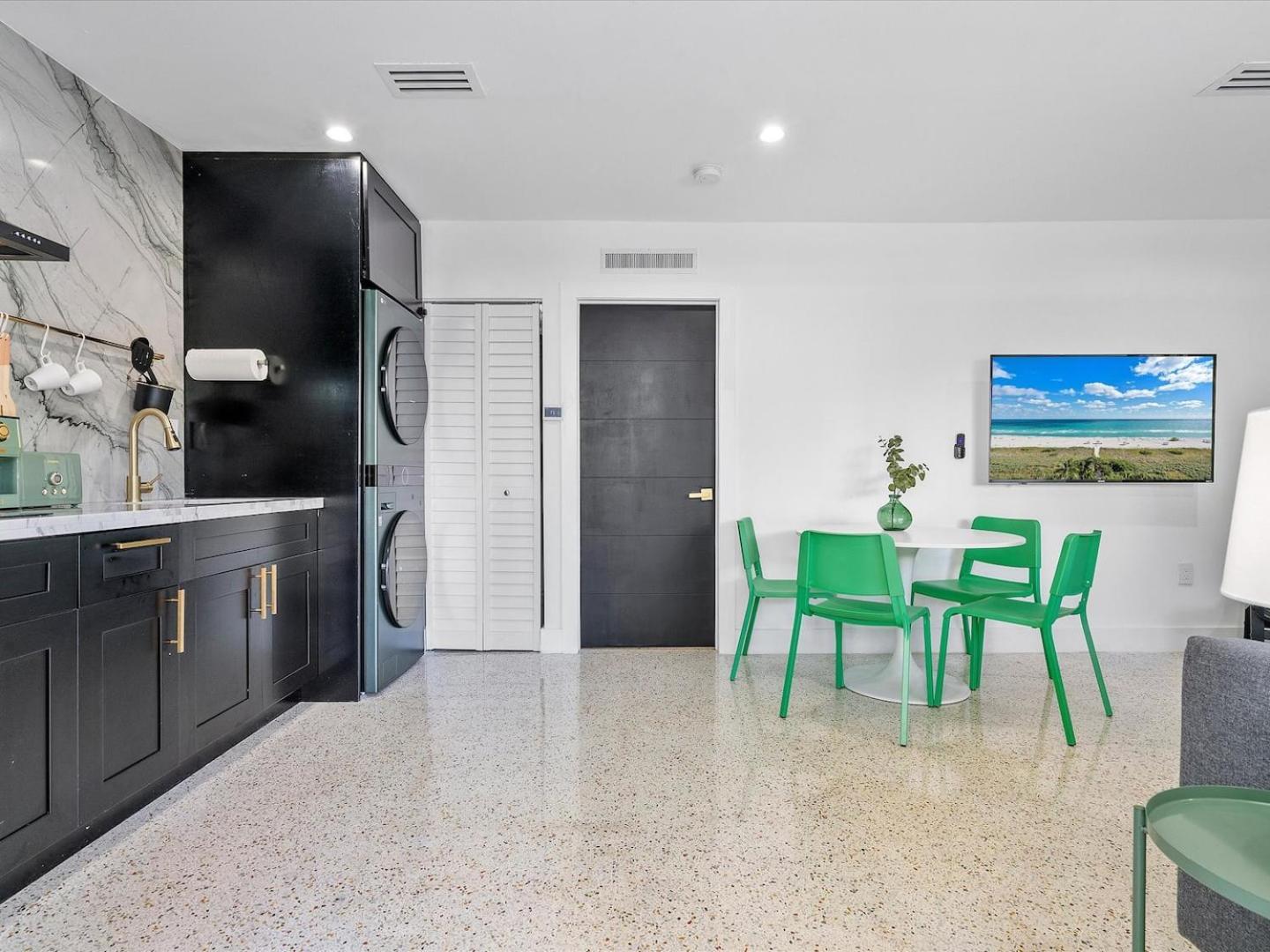 Apartment Heart Of W Pool & Close To