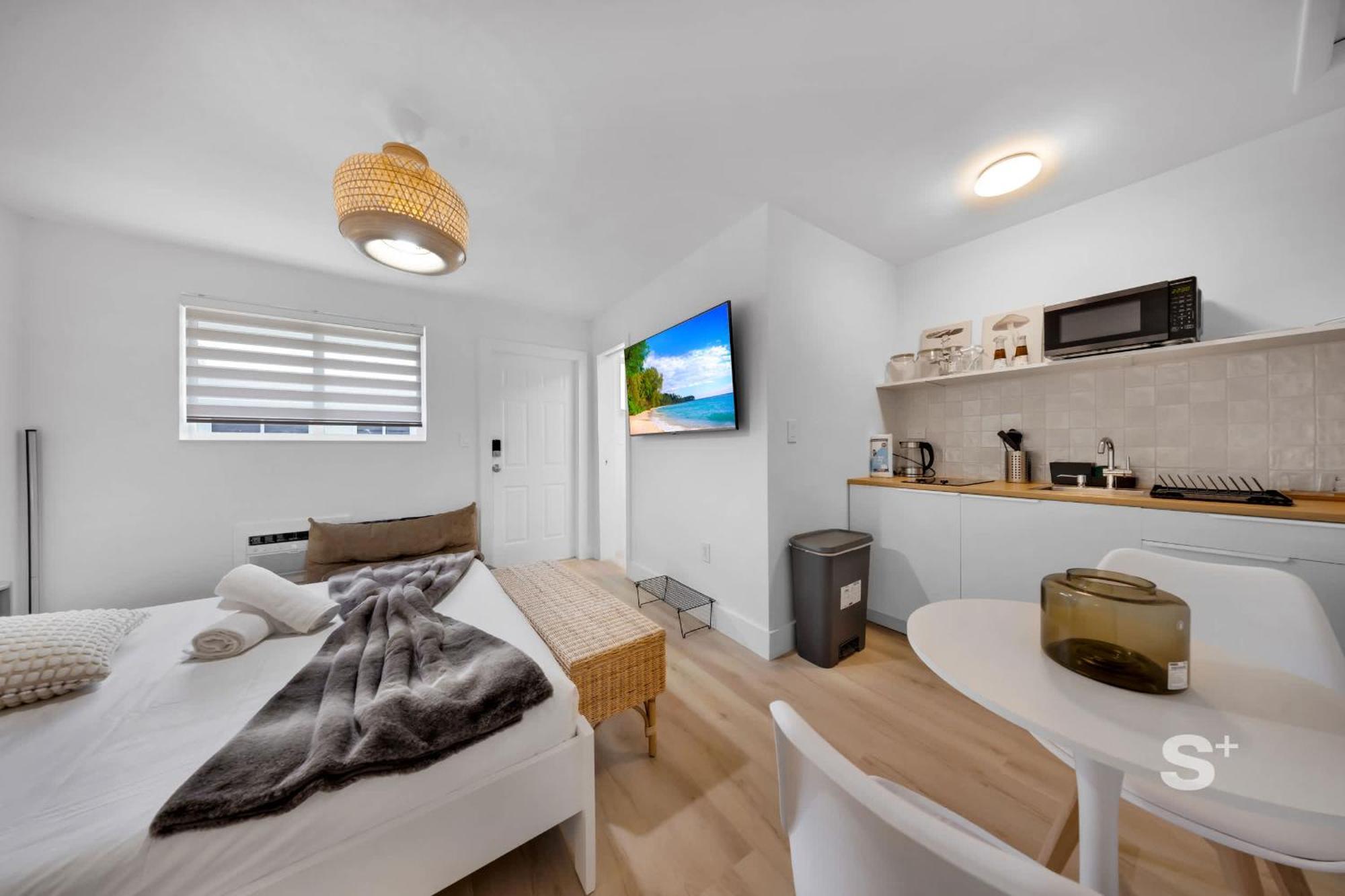 Chic With A Modern Touch Living * Miami