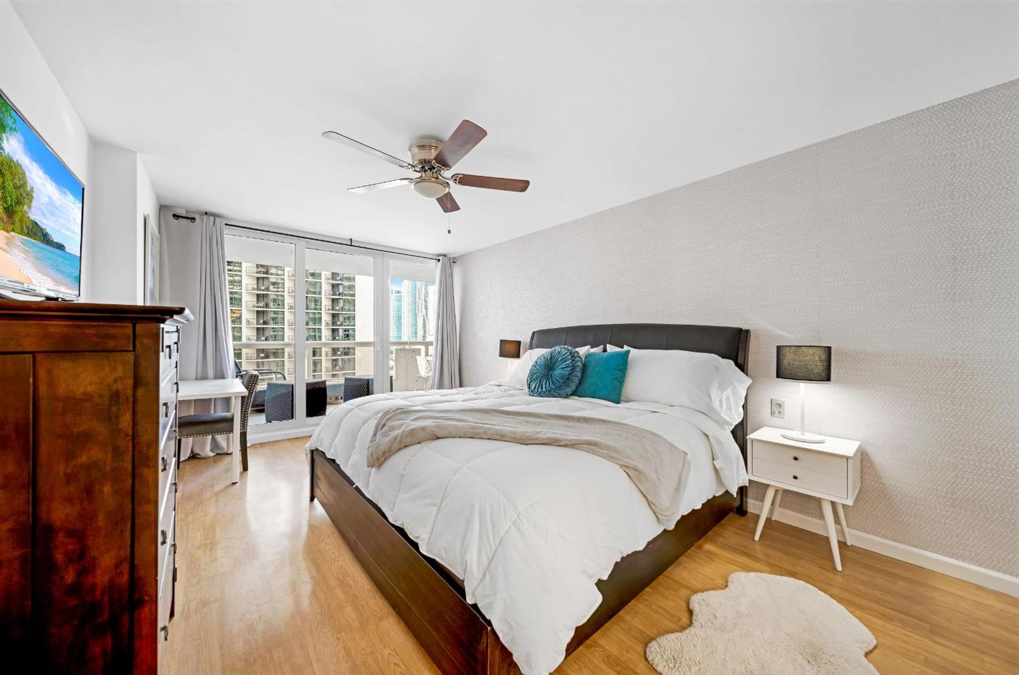 Bayside Glam With Epic Views *