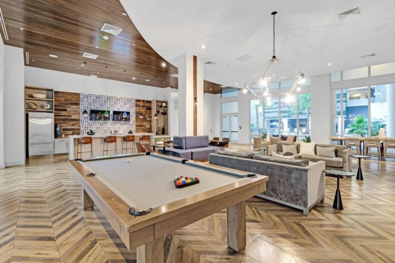 Trendy One Bedroom Getaway Steps From Biscayne Apartment