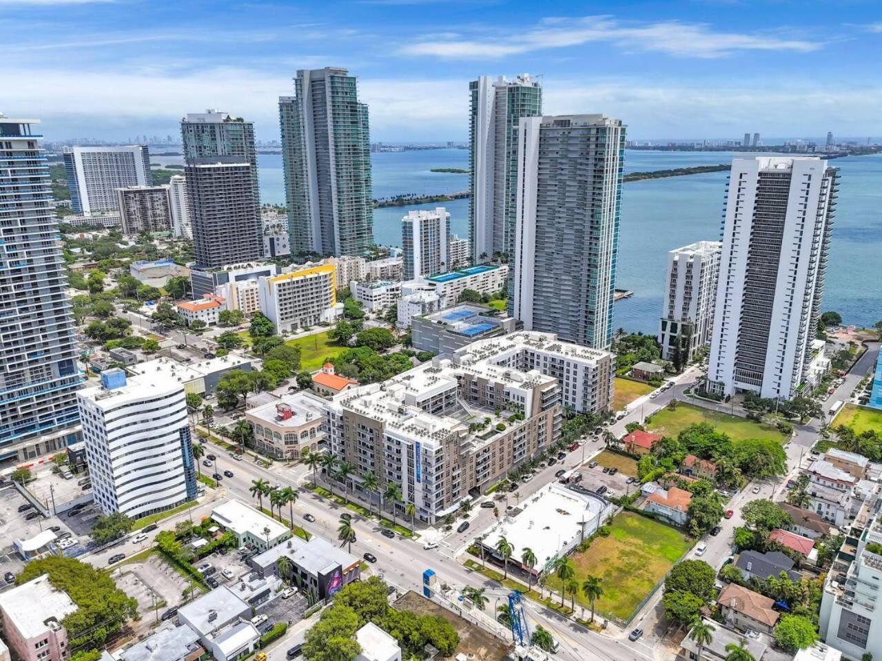 Trendy One Bedroom Getaway Steps From Biscayne Apartment