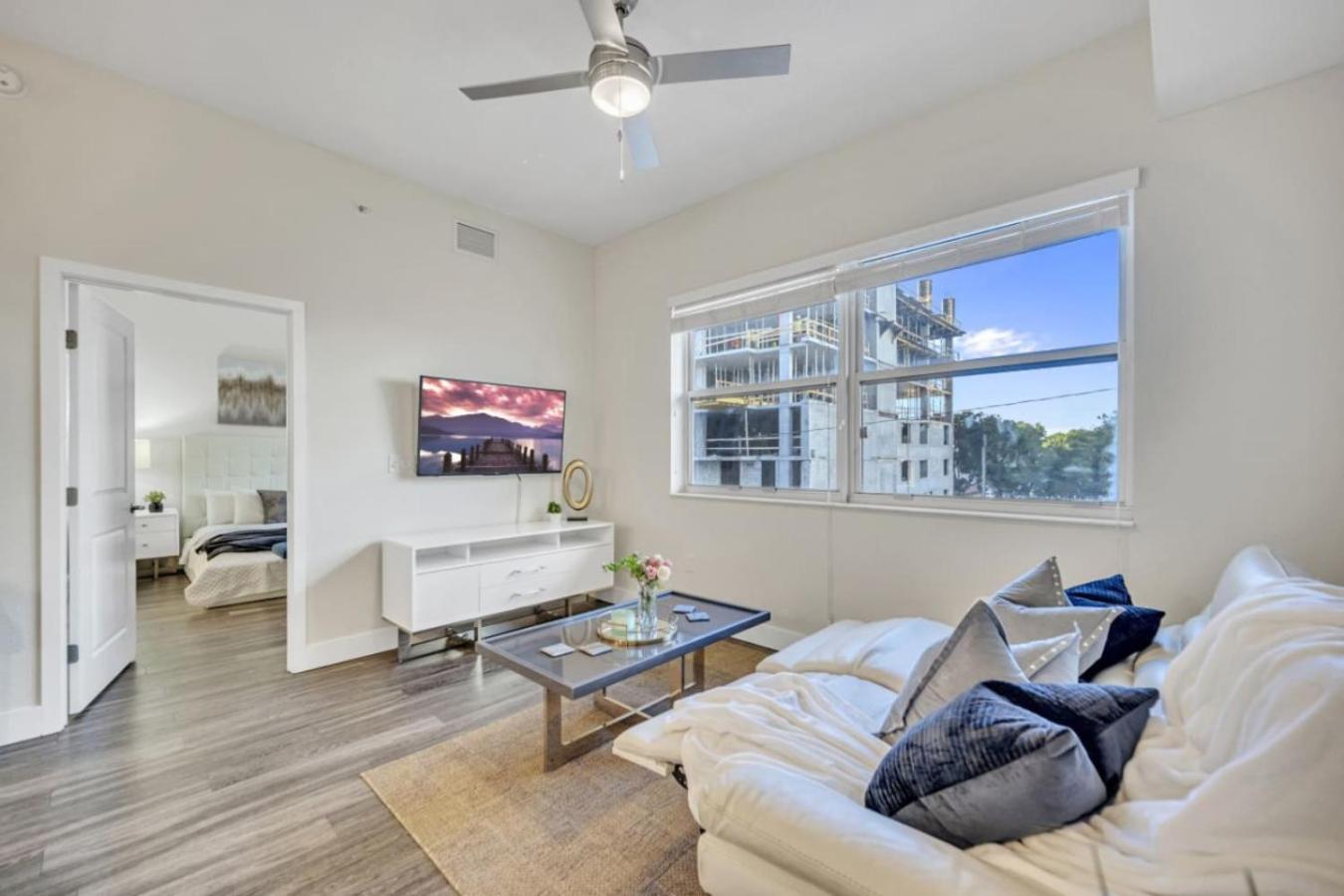 Trendy One Bedroom Getaway Steps From Biscayne * Miami