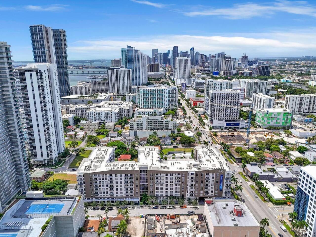 Trendy One Bedroom Getaway Steps From Biscayne Apartment *