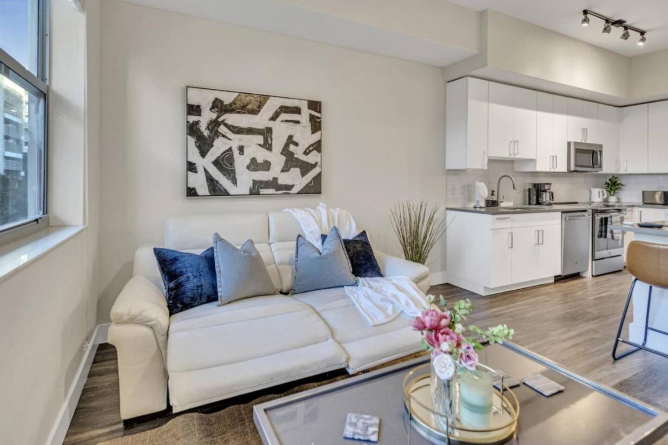 Apartment Trendy One Bedroom Getaway Steps From Biscayne *