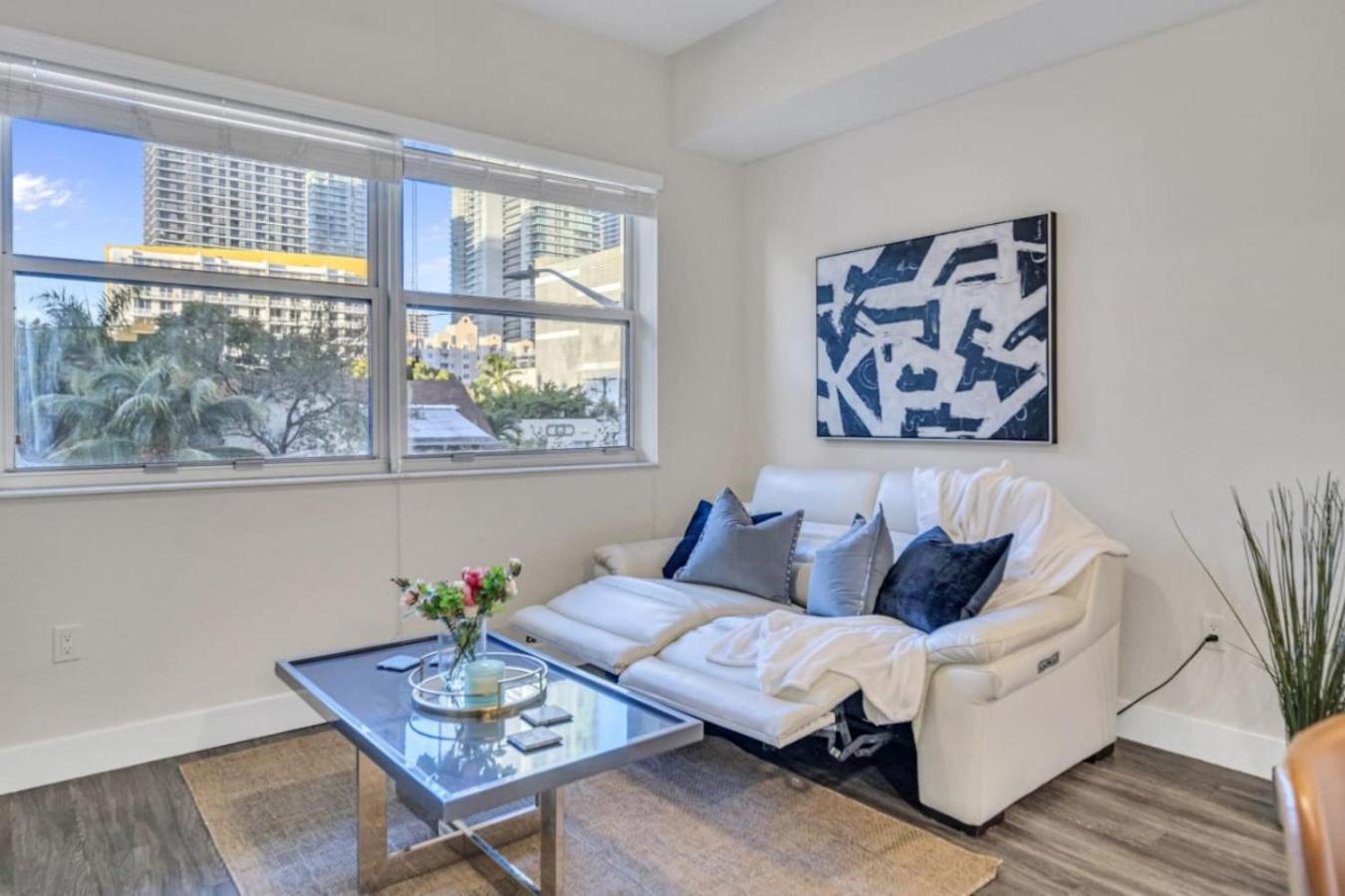 Trendy One Bedroom Getaway Steps From Biscayne * Miami