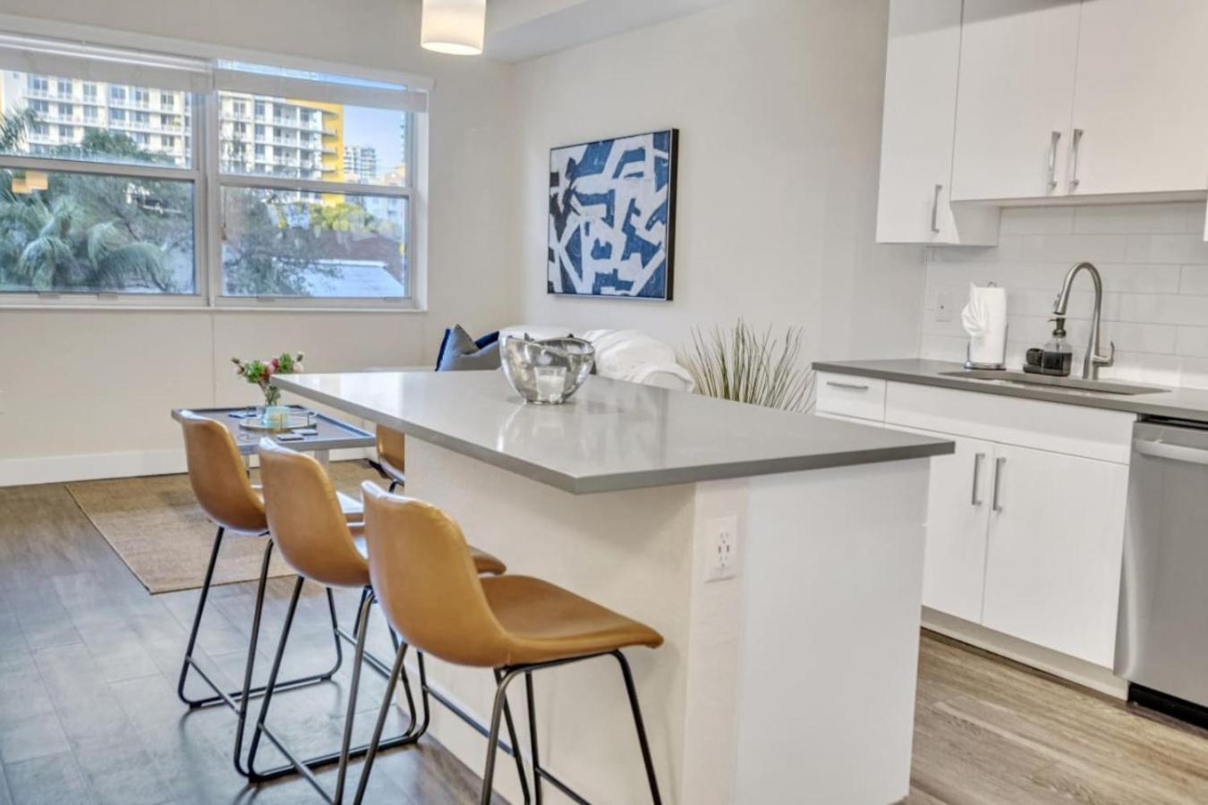 Apartment Trendy One Bedroom Getaway Steps From Biscayne