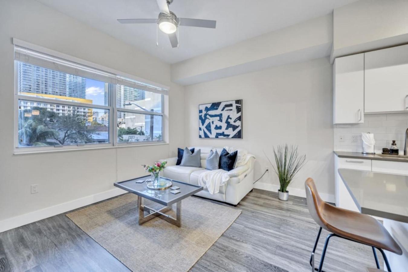 Apartment Trendy One Bedroom Getaway Steps From Biscayne *