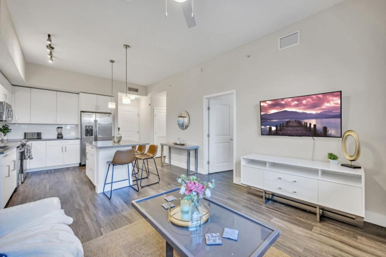 Trendy One Bedroom Getaway Steps From Biscayne Apartment Miami