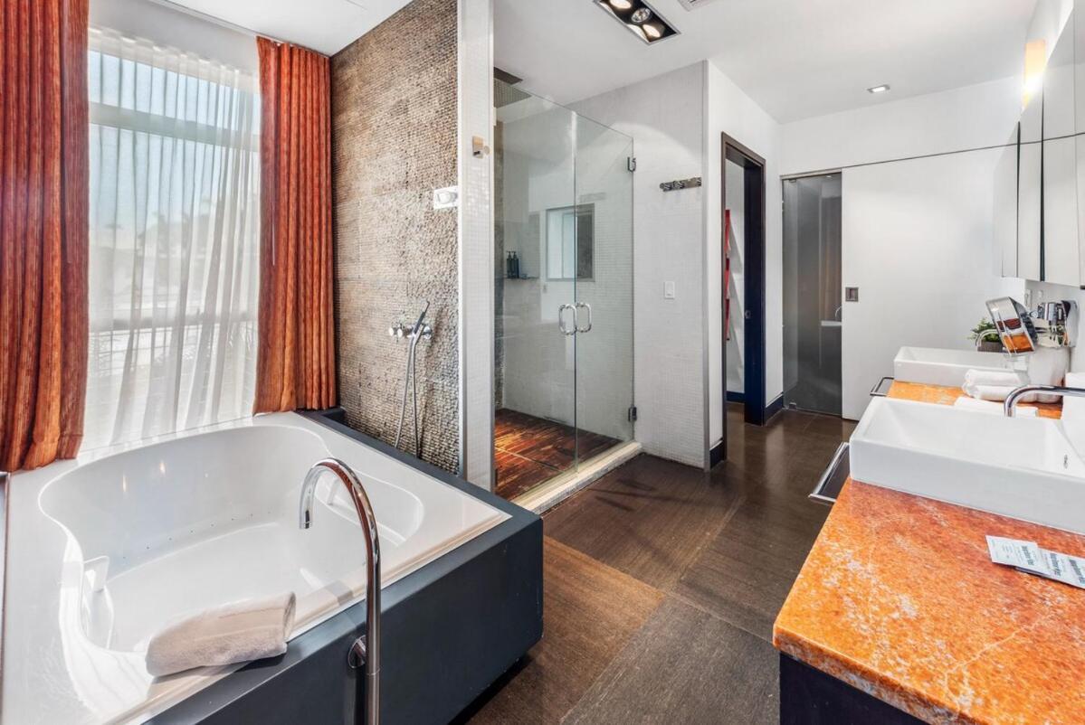 Luxury With Large Pool & Bbq, Perfect Getaway! * Miami