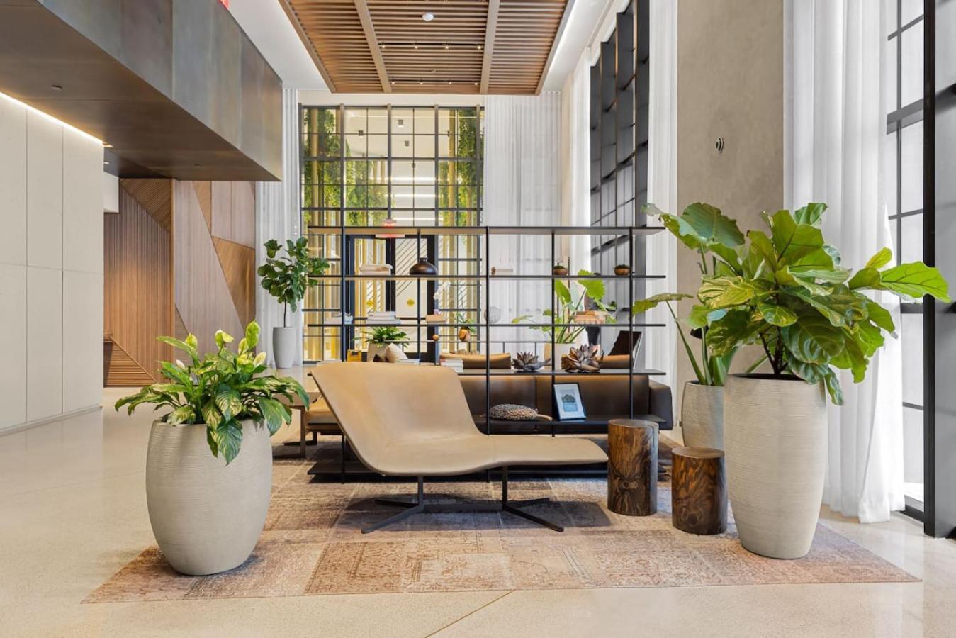Next To Kaseya Center W Pool, Gym And Balcony Apartment Miami