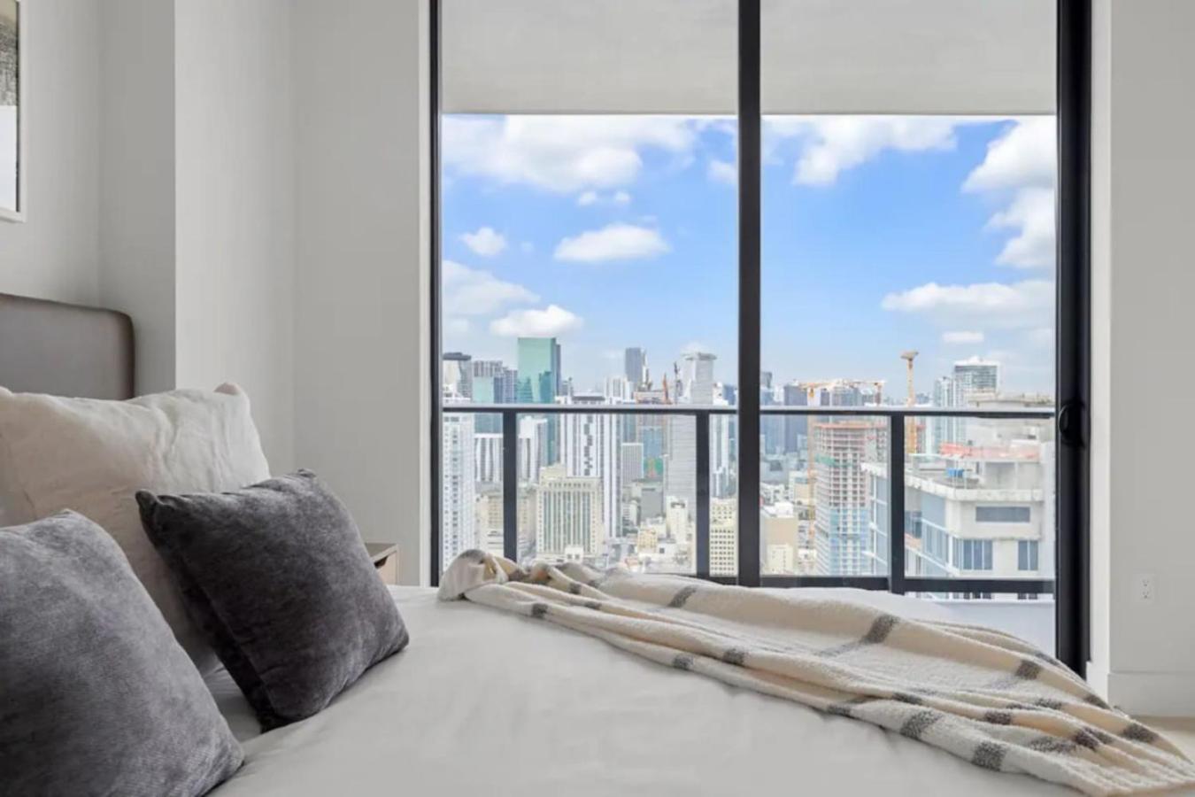 Next To Kaseya Center W Pool, Gym And Balcony Apartment
