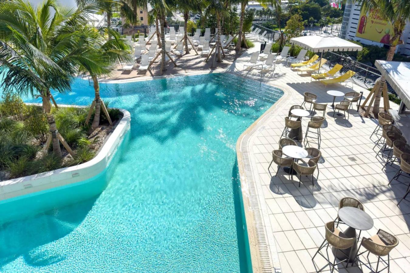 Next To Kaseya Center W Pool, Gym And Balcony Apartment Miami