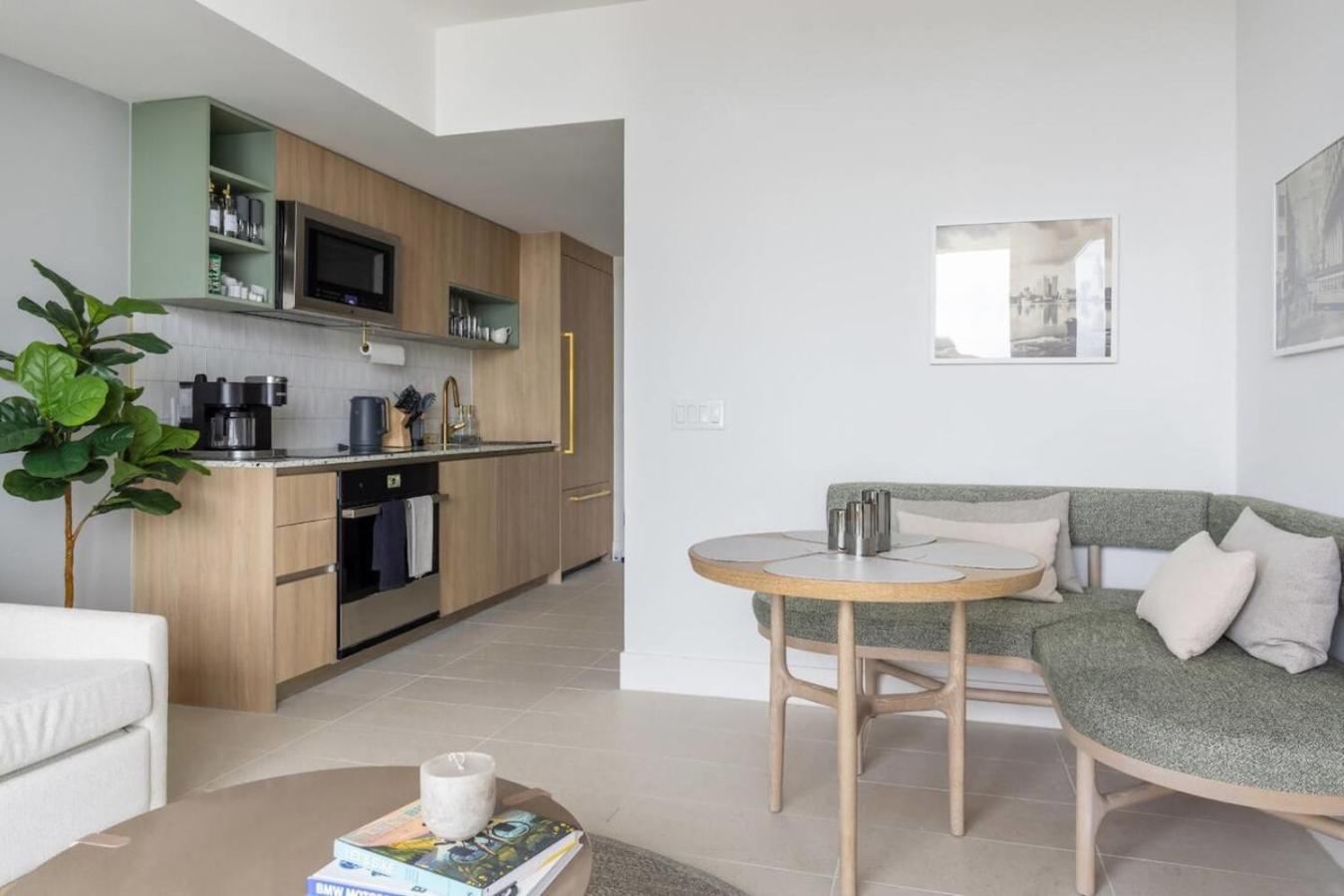 Next To Kaseya Center W Pool, Gym And Balcony Miami