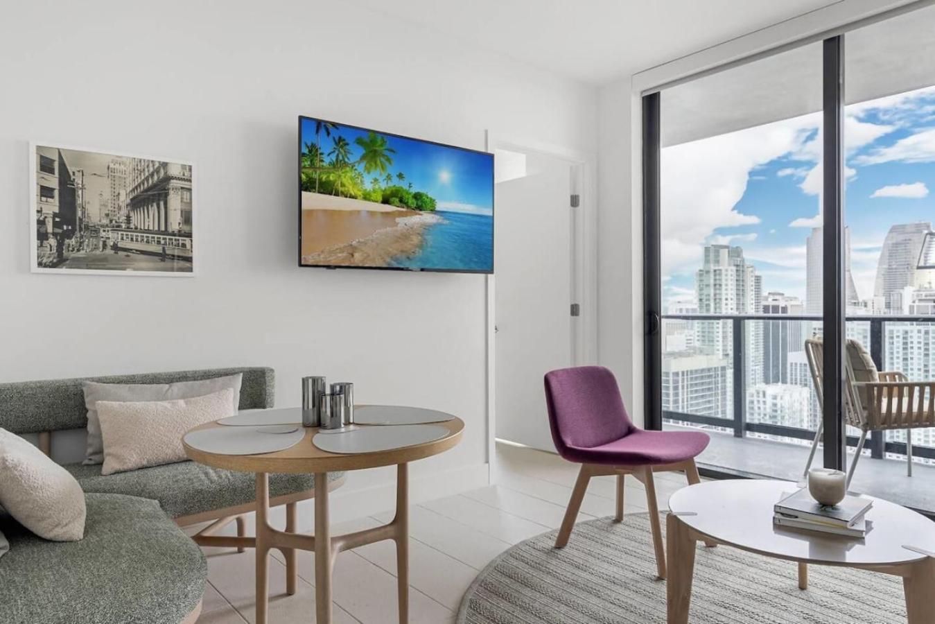 Next To Kaseya Center W Pool, Gym And Balcony Miami