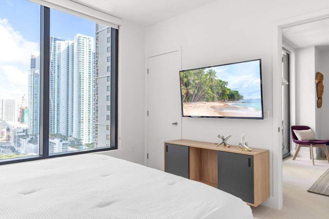 Apartment At Front Of Kaseya Center Downtown *