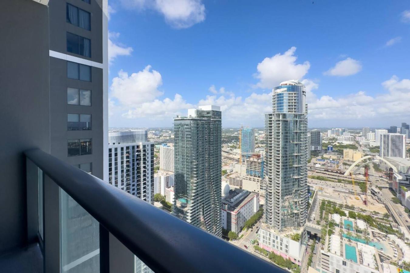 Holiday home W Pool, Gym, And Balcony Next To Kaseya Center Miami