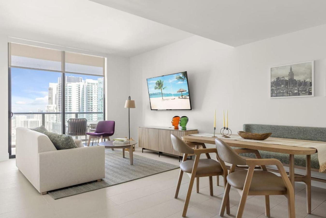Holiday home W Pool, Gym, And Balcony Next To Kaseya Center