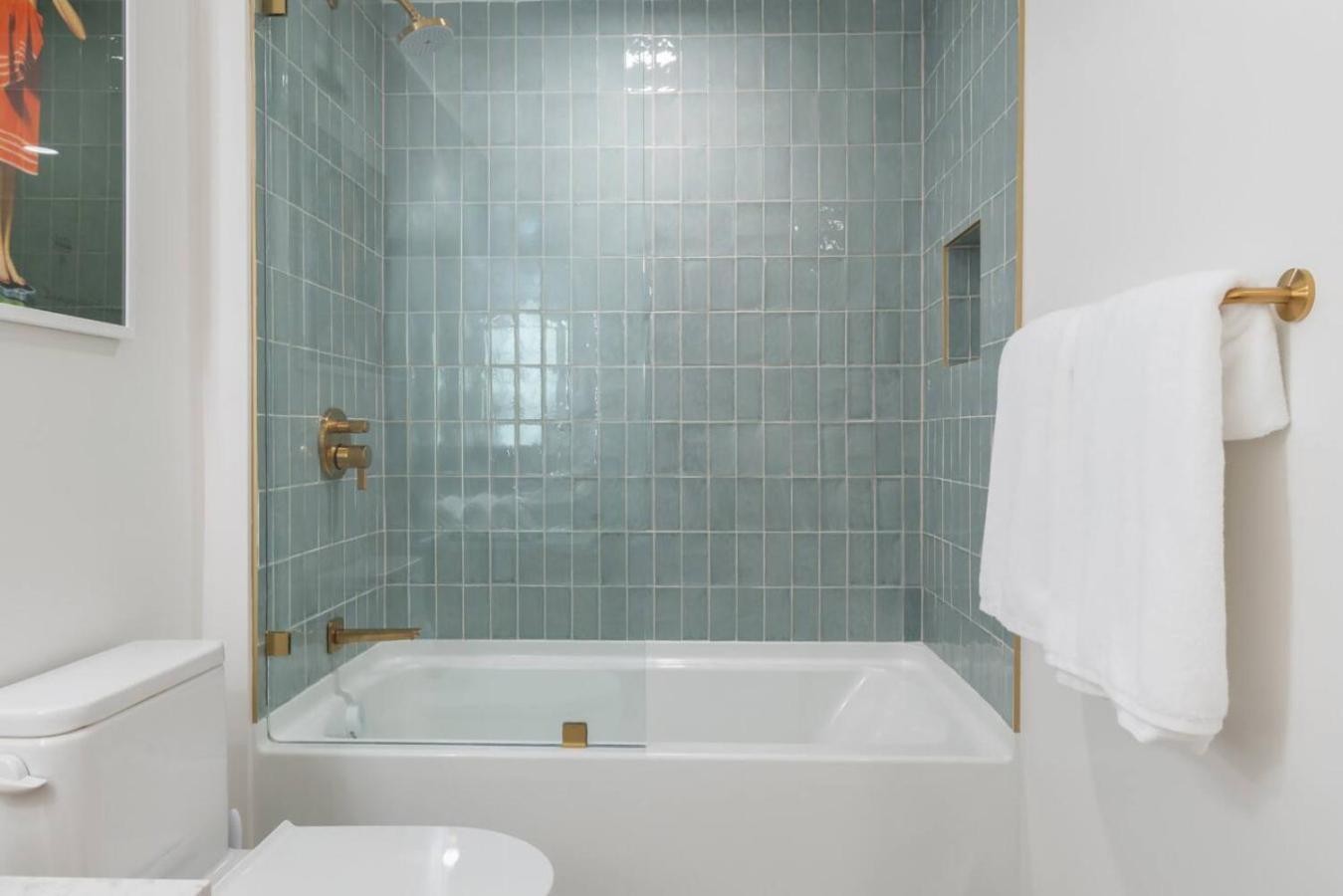 W Pool, Gym, And Balcony Next To Kaseya Center Holiday home *