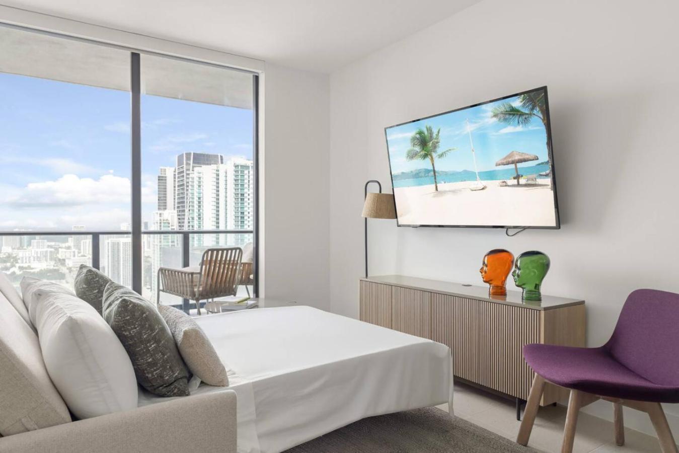 W Pool, Gym, And Balcony Next To Kaseya Center Holiday home Miami