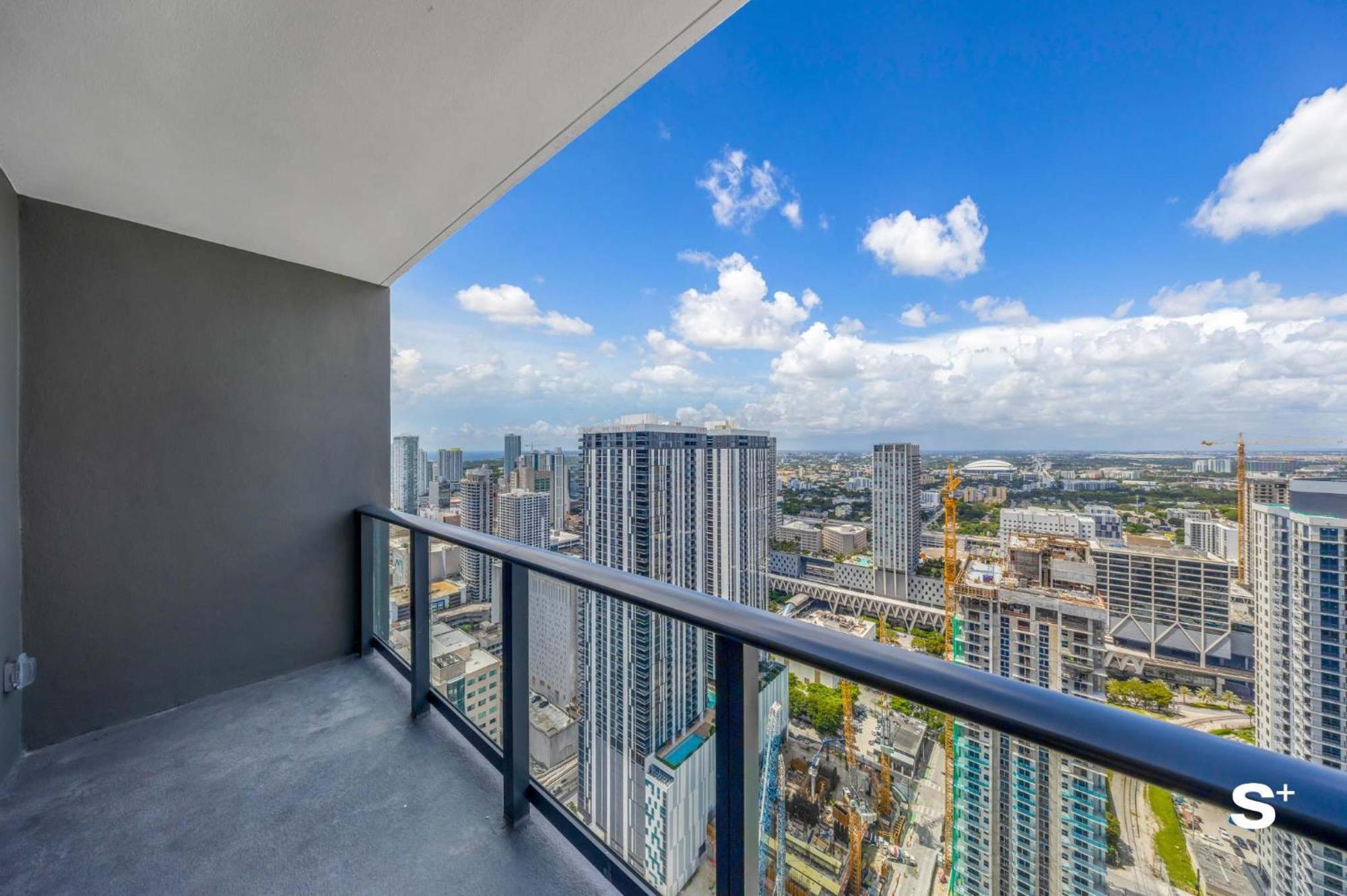 Skyline Retreat Chic 1-br With Prime Access Apartment Miami