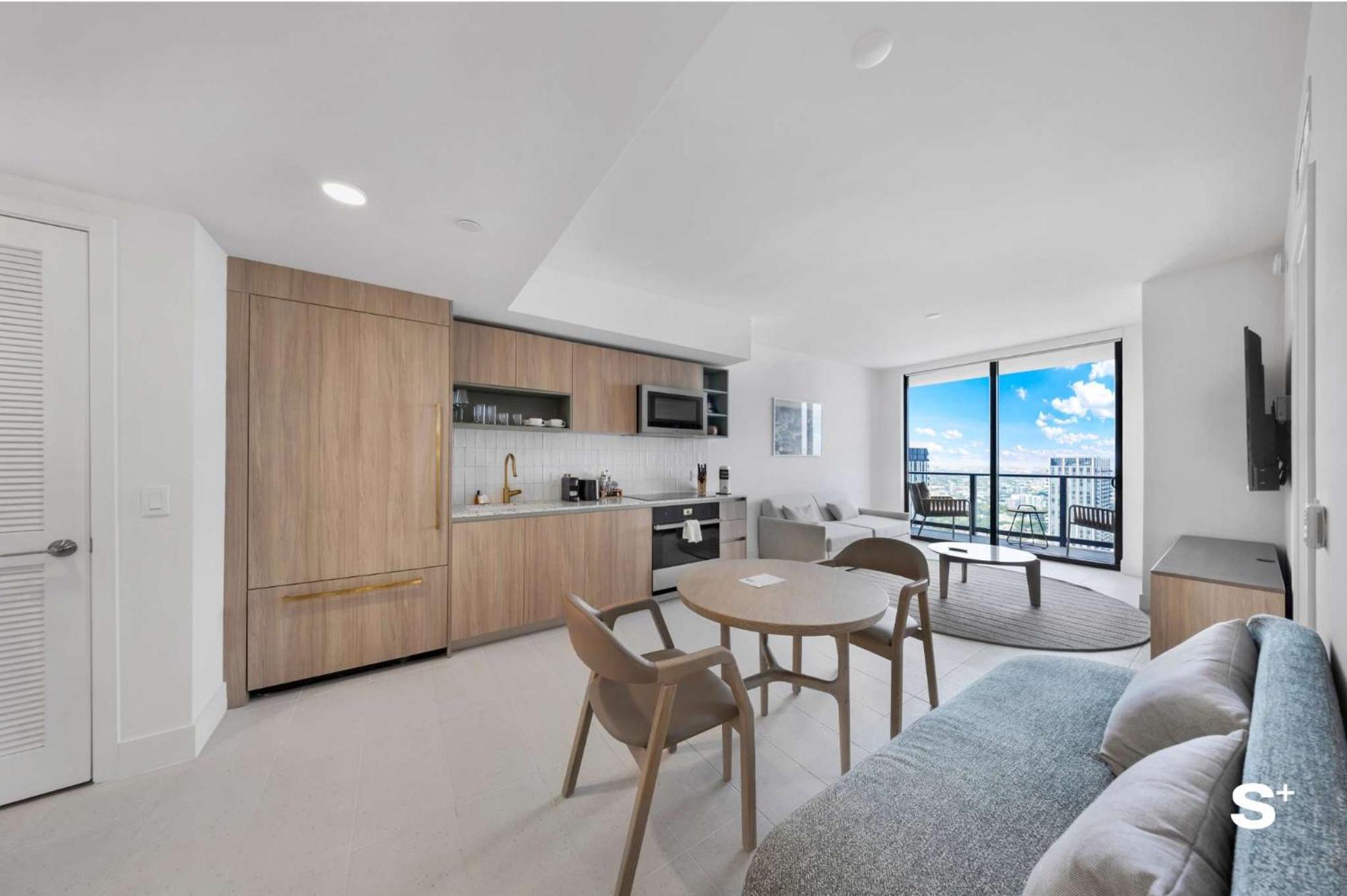 Skyline Retreat Chic 1-br With Prime Access Apartment Miami