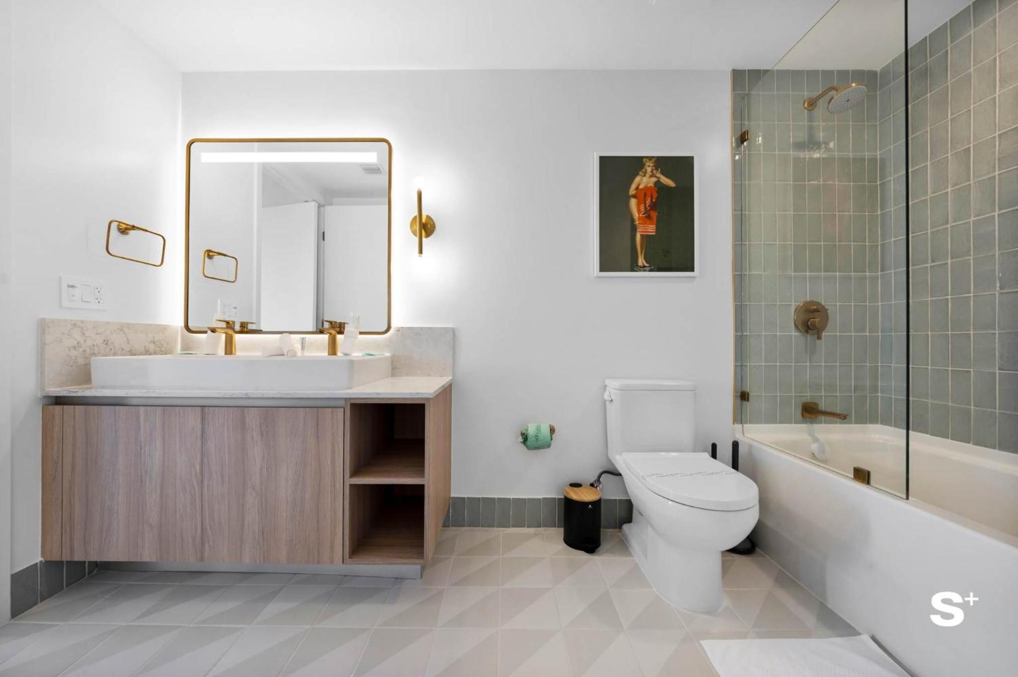Apartment Skyline Retreat Chic 1-br With Prime Access *