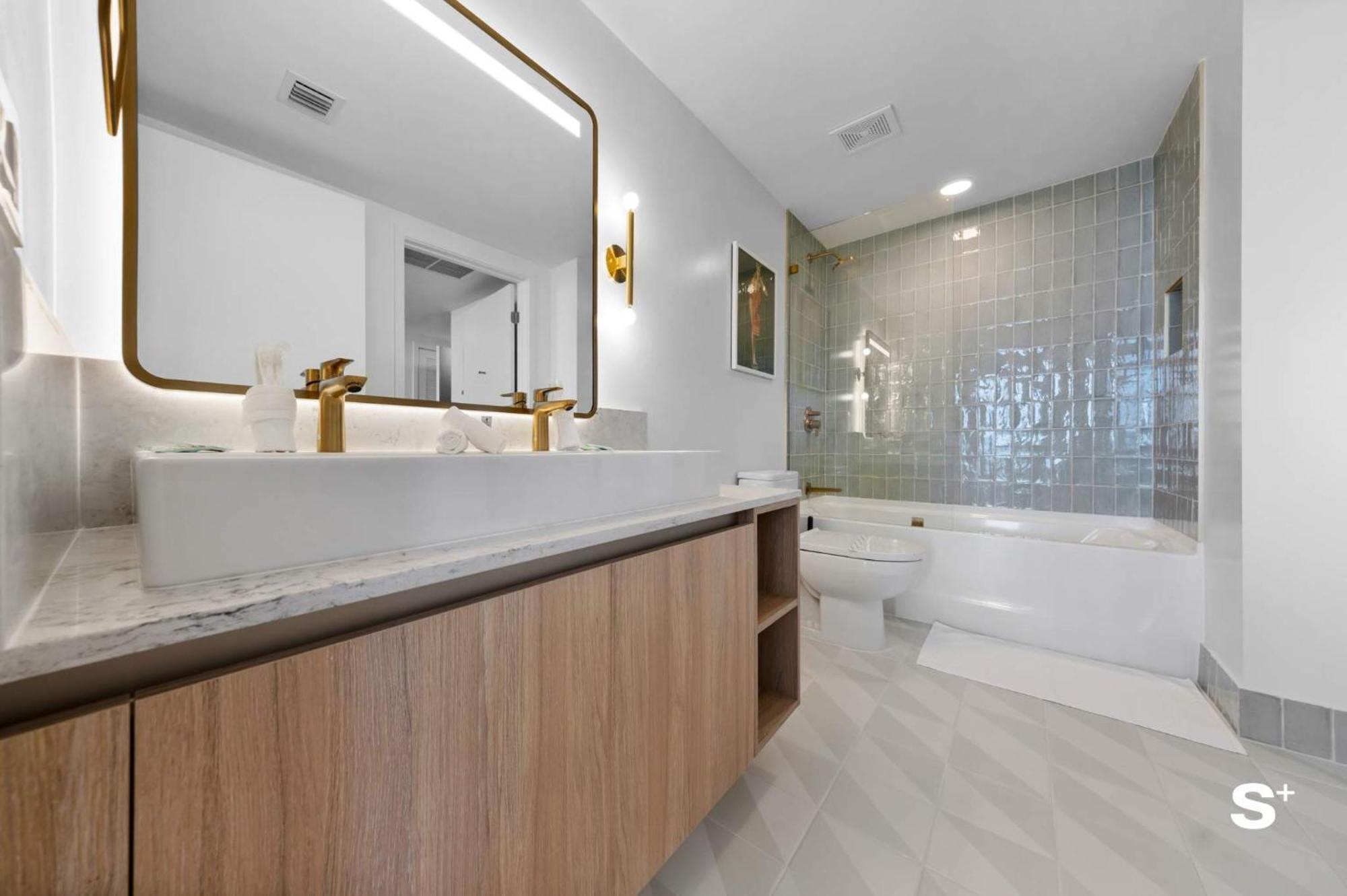 Apartment Skyline Retreat Chic 1-br With Prime Access *