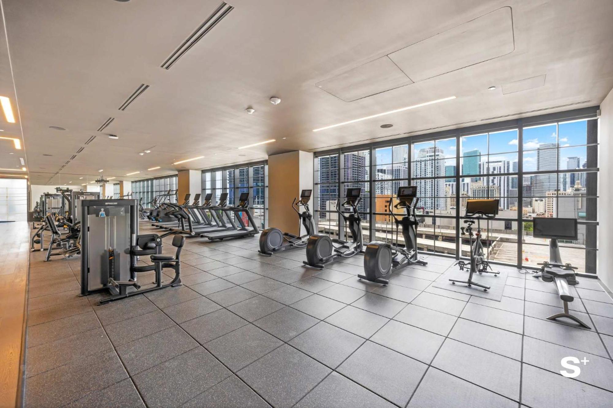Skyline Retreat Chic 1-br With Prime Access Apartment Miami