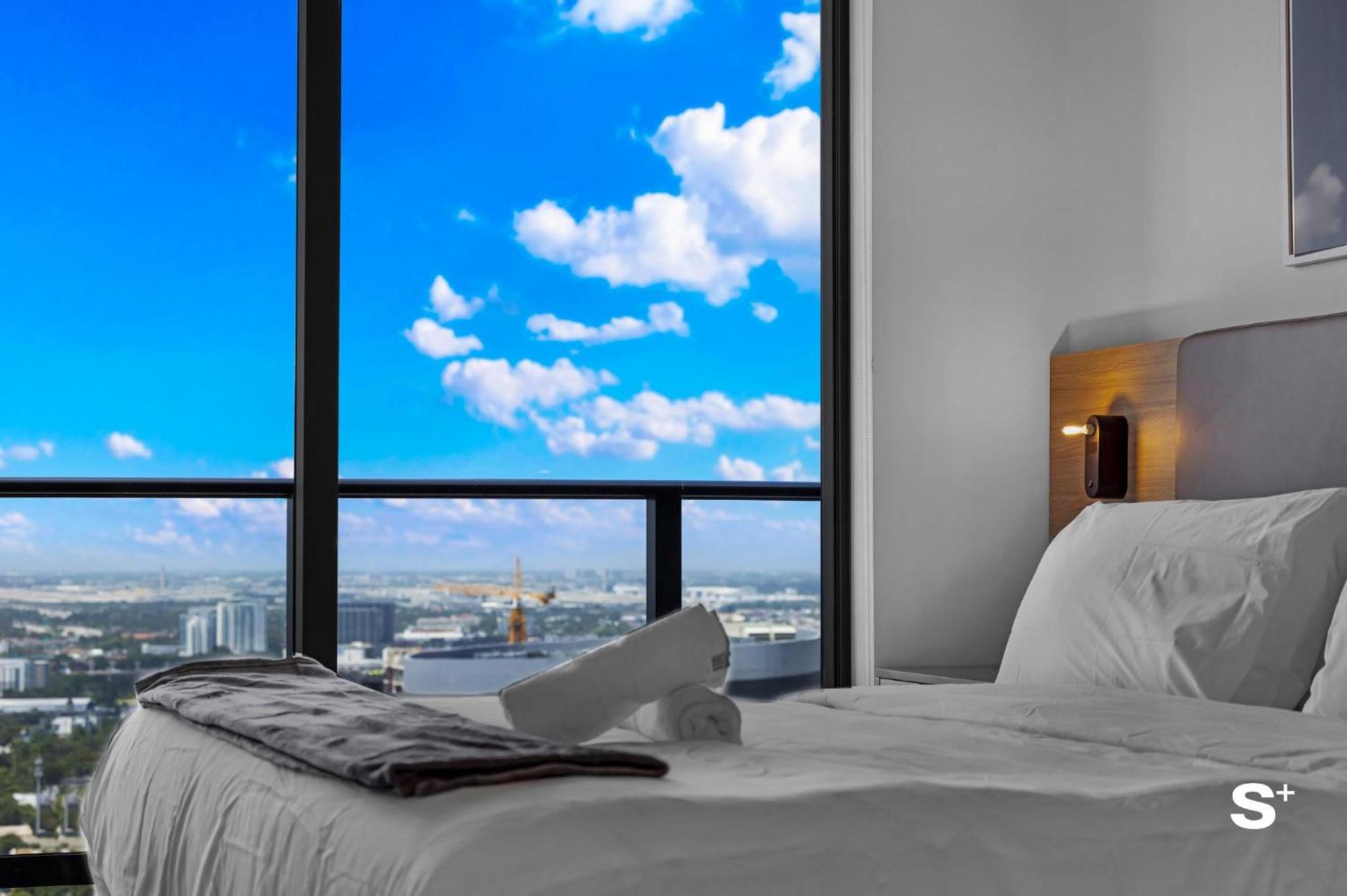 Apartment Skyline Retreat Chic 1-br With Prime Access Miami