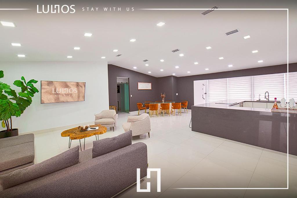 Luxurious With Bbq, Hot Tub, Heated Pool & Wifi - L36 Vakantiehuis